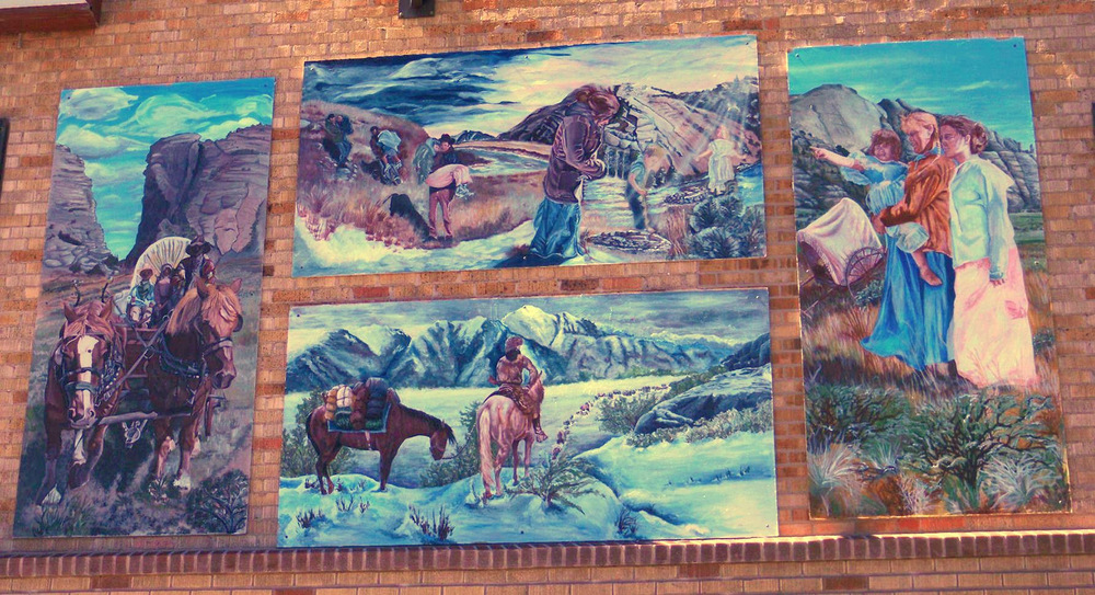 Mural in Rawlins, WY, on the GDMBR.